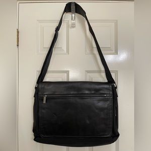 Kenneth Cole New York - Messenger Bag - EUC!